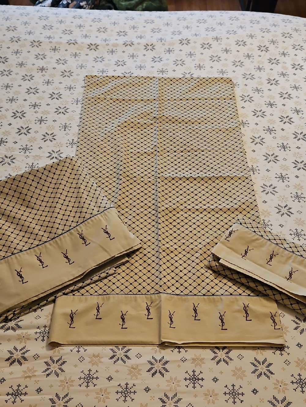 Yves Saint Laurent 1979 King Flat Sheet With 2 Pillow Cases